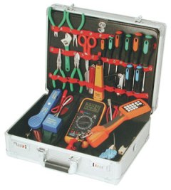 Какъв инструмент трябва да има електротехник, освен клещи и комплект отвертки?