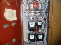 Vérification du compteur d'électricité à la maison