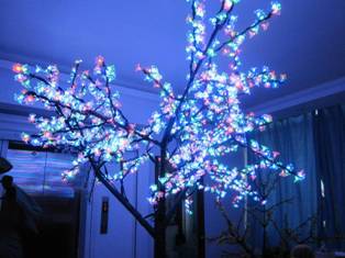 Arbre LED dans l'appartement