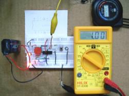 Circuit amplificateur opérationnel à rétroaction