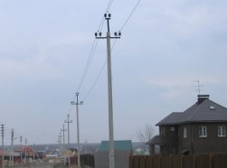 Travaux d'installation électrique lorsqu'ils sont connectés à l'alimentation électrique d'une maison de campagne