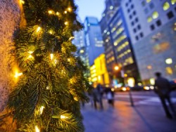 Como conectar uma guirlanda de Natal na rua