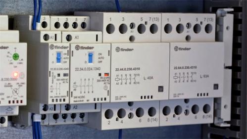 Contatores de trilho DIN no quadro elétrico