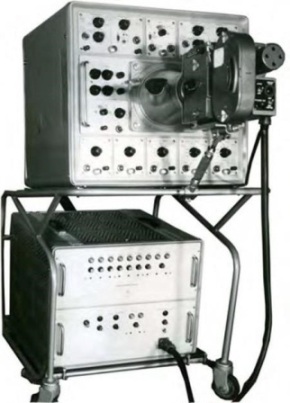 Oscilloscope à cinq faisceaux C1-33, 1969