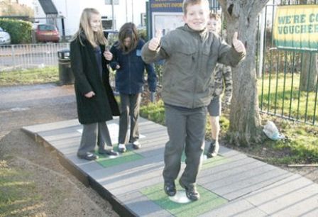 Carrelage dans la cour d'école