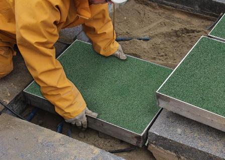 Pose de carreaux dans la rue