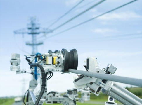 Robot pour le diagnostic et la maintenance des lignes électriques haute tension