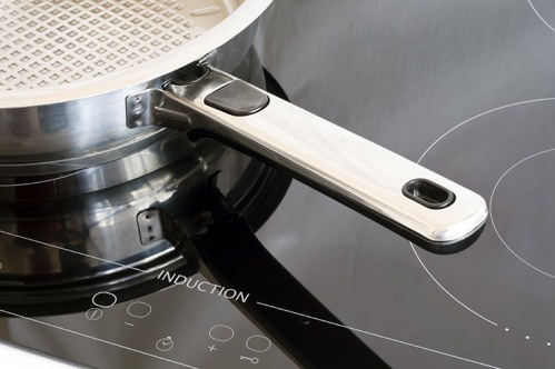 Connexion d'une cuisinière à induction de bureau