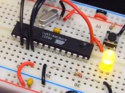 Dispositif de microcontrôleur AVR