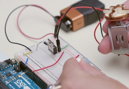 Funkcijas, kas savieno ierīces ar Arduino