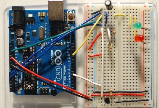 Placa de circuito montada Arduino Uno