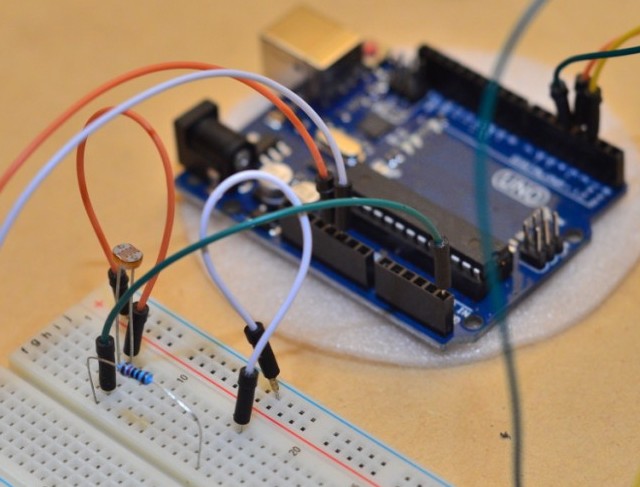 Свързване на аналогови сензори към Arduino, отчитане на показанията на сензора