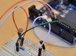 Analogo sensoru pievienošana Arduino, sensoru rādījumu nolasīšana