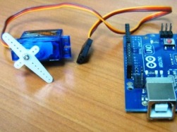 Controle de motor e servo com Arduino