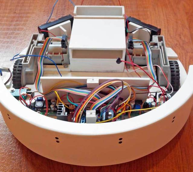 Aspirateur robot Arduino