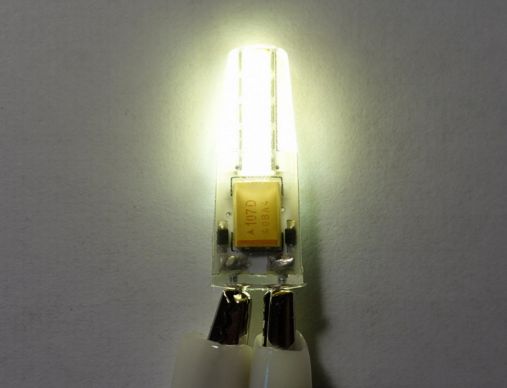 La lumière d'une lampe LED de mauvaise qualité