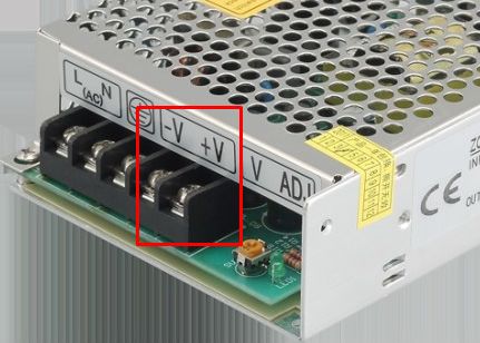 Terminais de saída fonte de alimentação de 12 volts