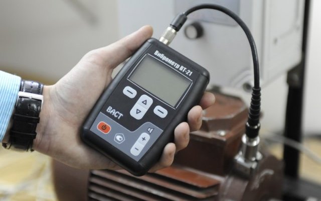 Appareil de mesure des vibrations du moteur