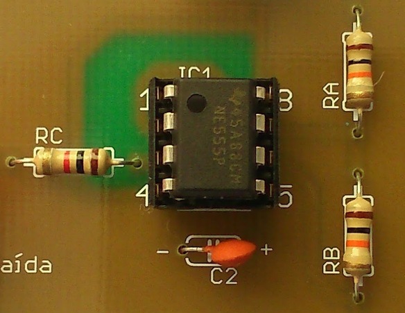 Circuit intégré populaire NE555