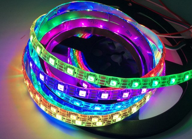 Adreses gaismas diodes un LED sloksnes